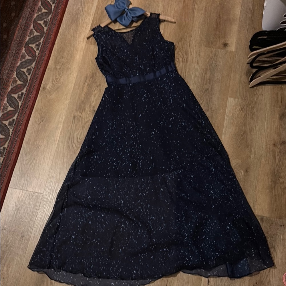 Elegant Navy Blue Sleeveless Dress with Bow